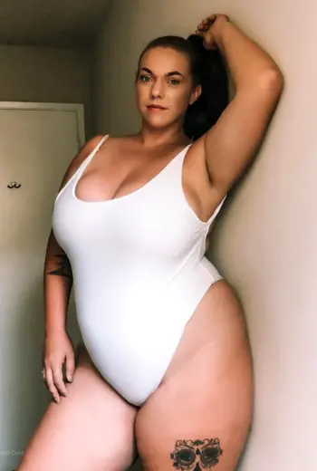 Эшли Данн модель Plus Size