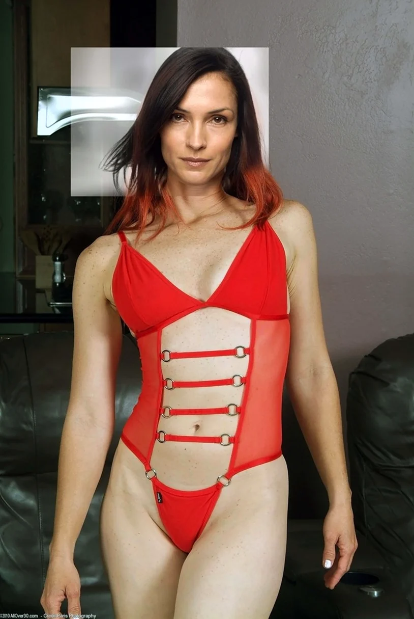 Famke Janssen в купальнике