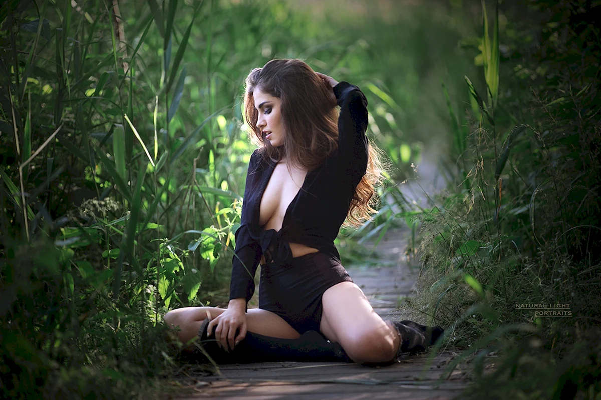 Фотомодели в лесу