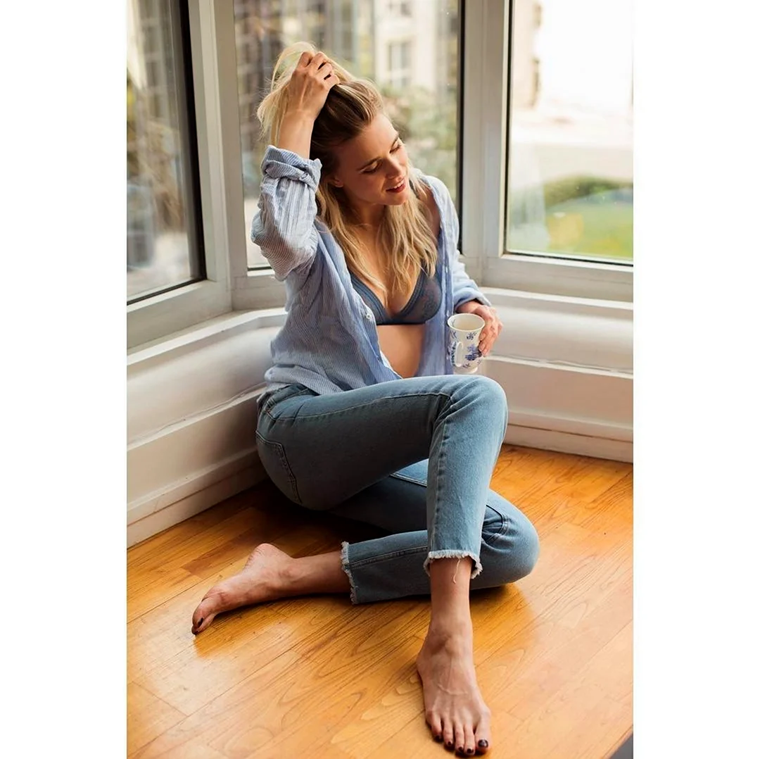 Гайя Вейсс feet