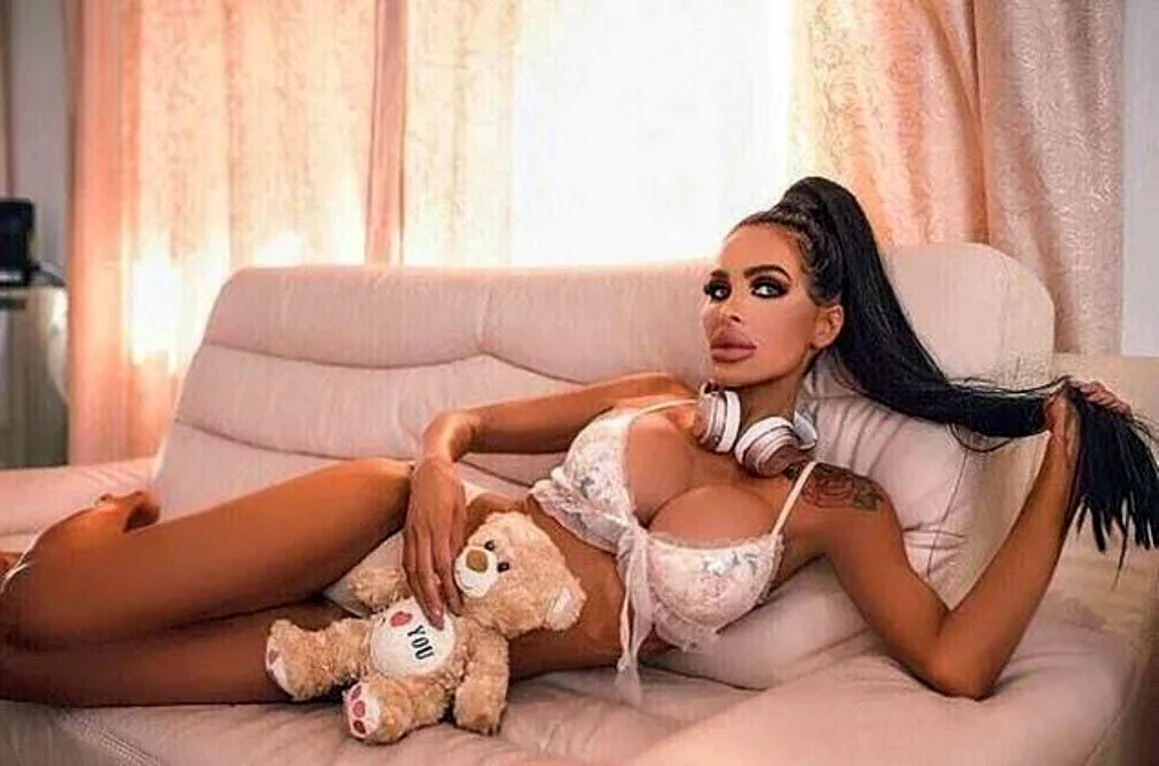 Губоняшка Tara Jayne