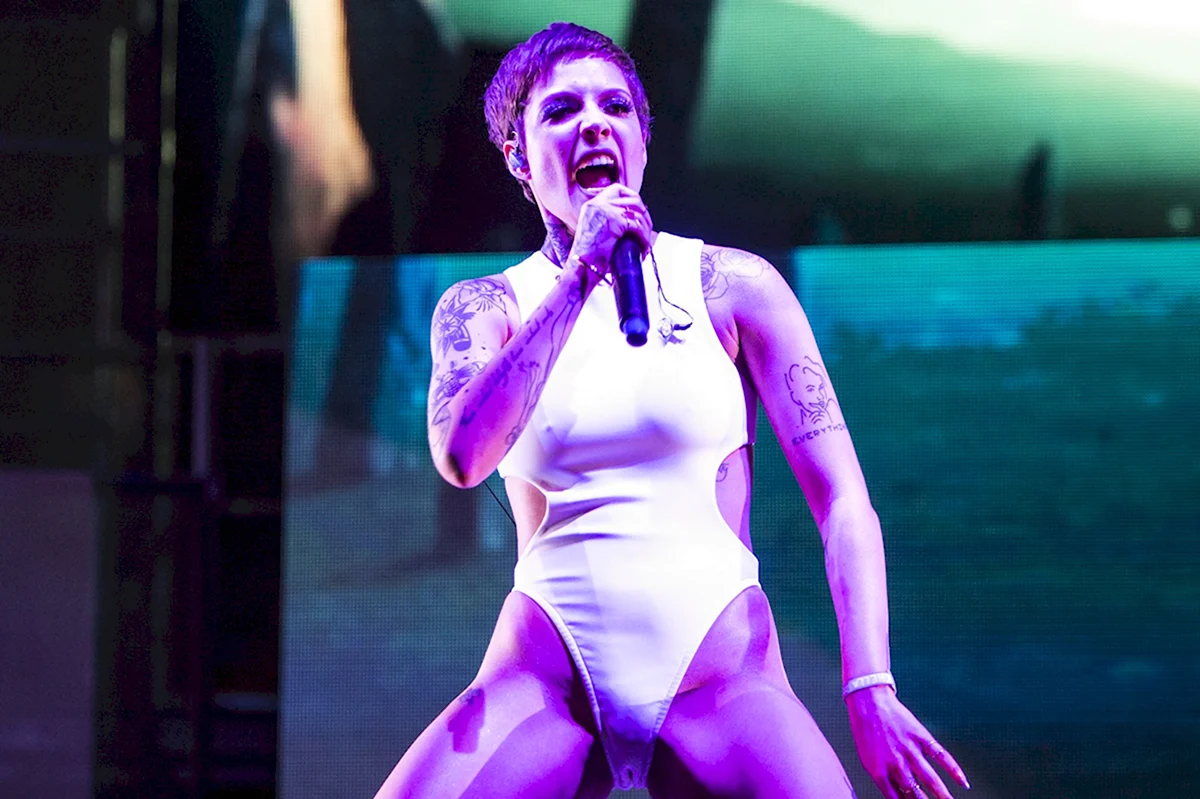 Halsey hot