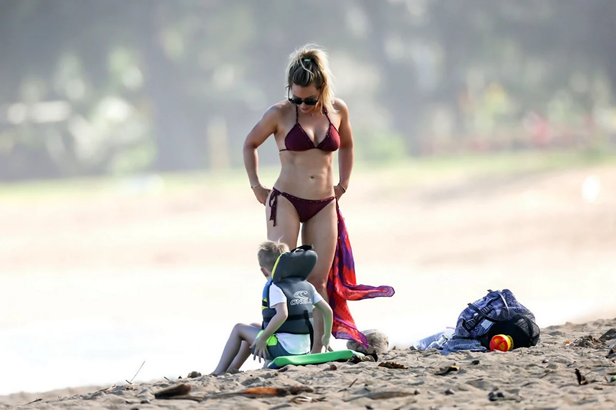 Hilary Duff body