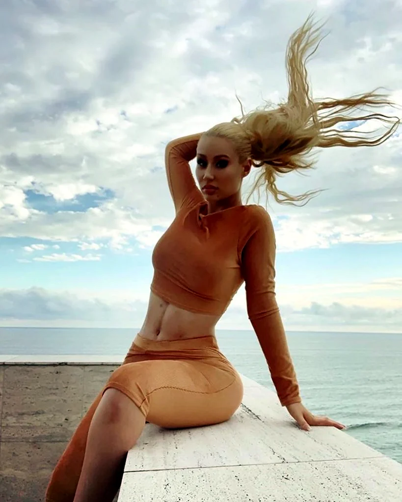 Игги Азалия hot