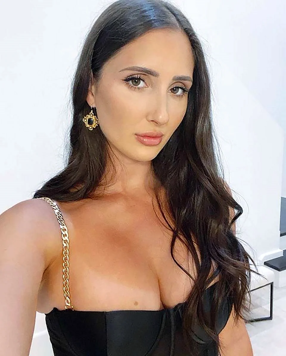 Isabelle Eleanore слив