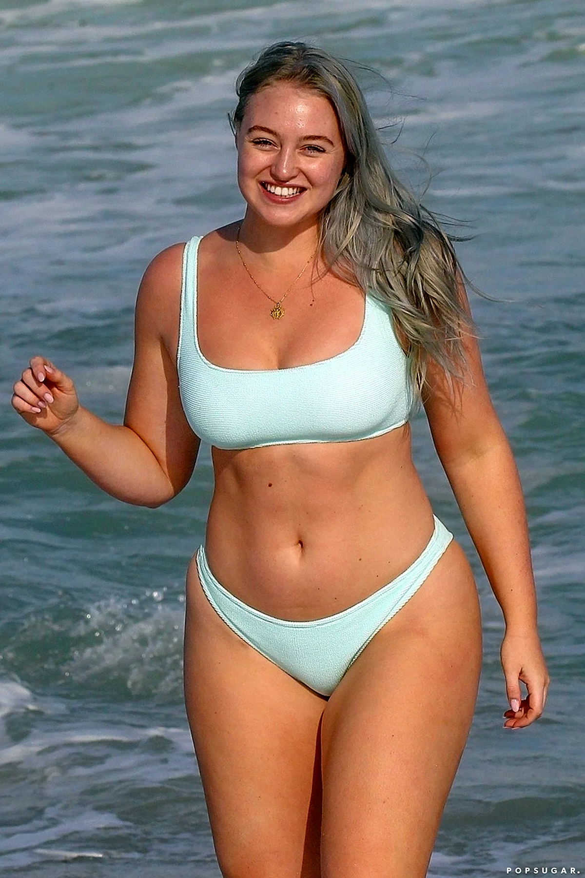Искра Лоуренс curvy
