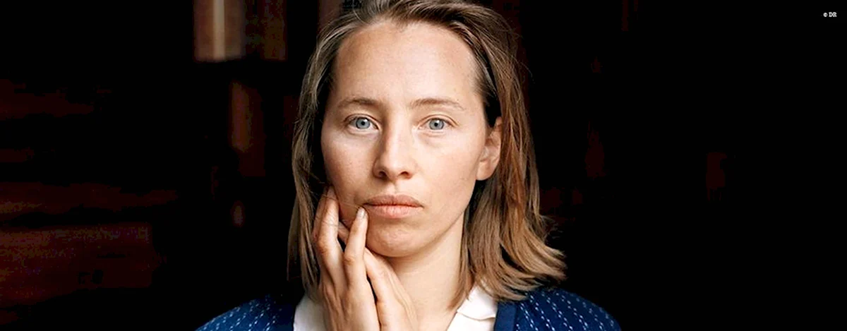 Изильд Ле Беско в купальнике