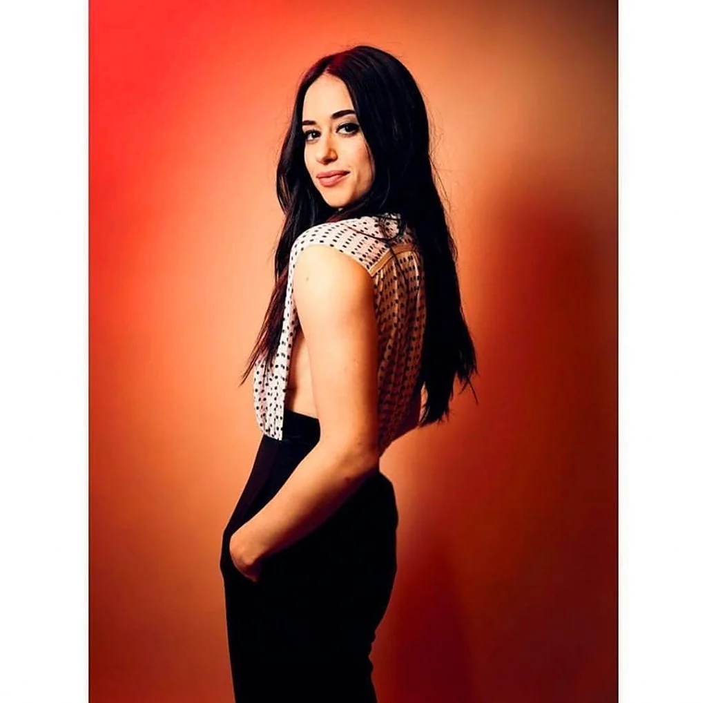 Jeanine Mason актриса