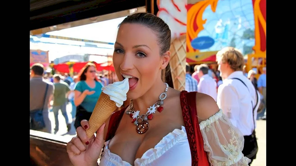 Jordan Carver Октоберфест