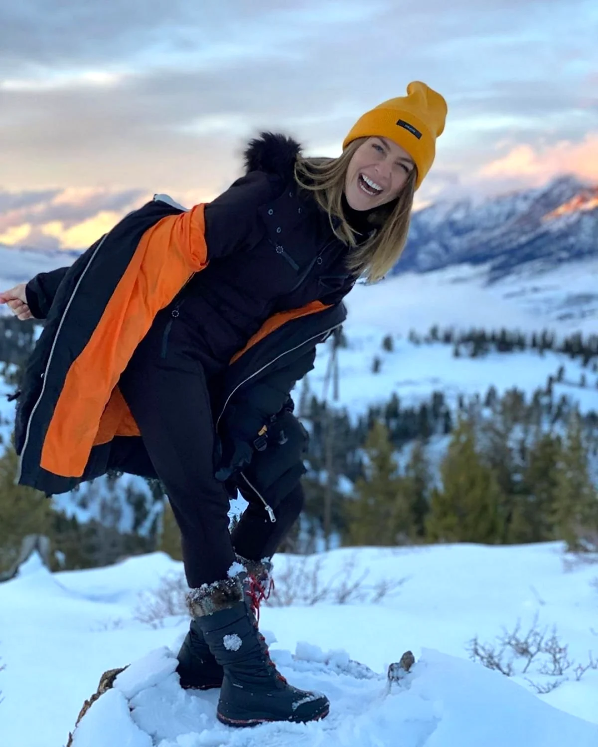 Julianne Hough 2022