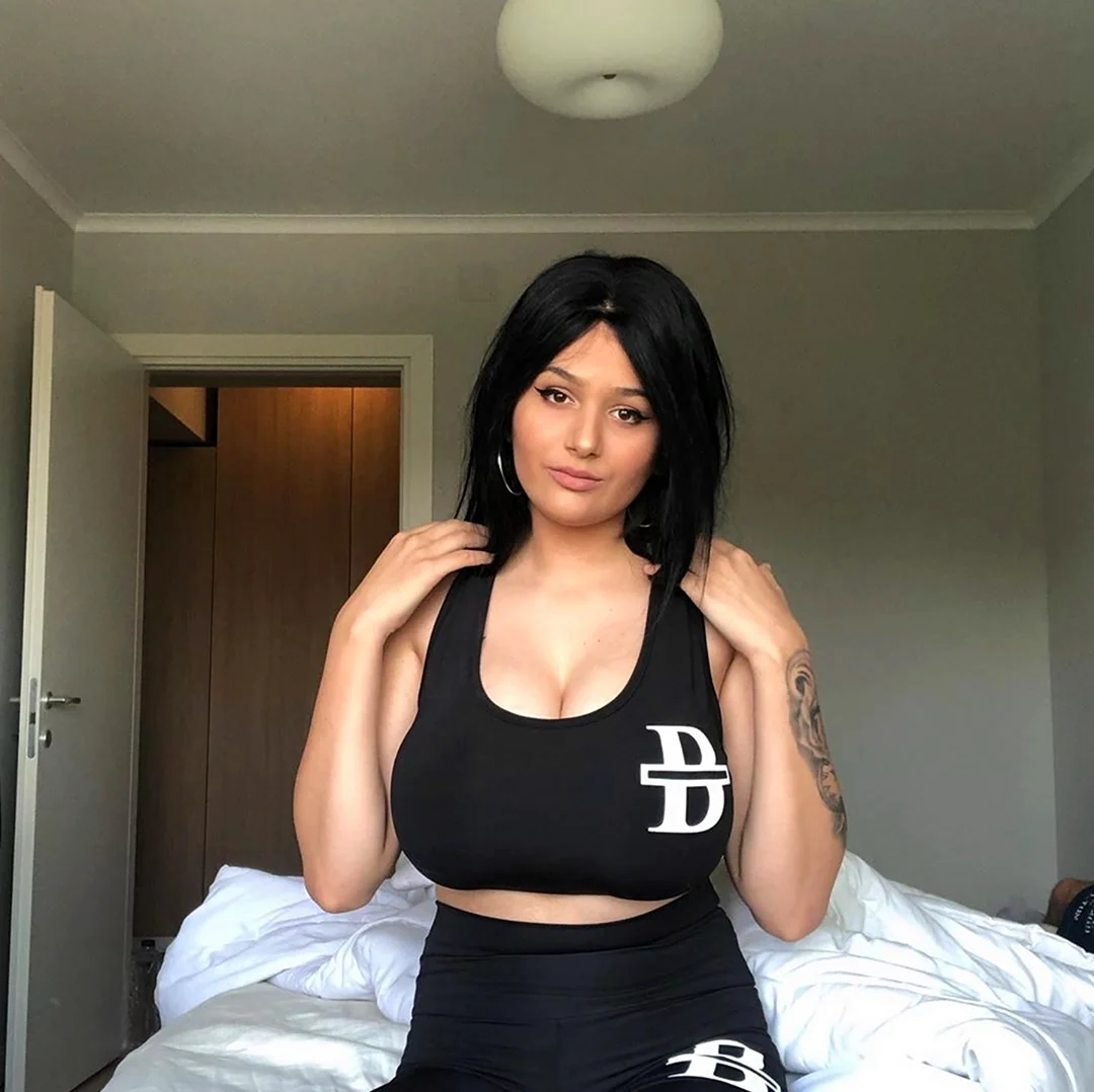 Juliaticaofficial грудь