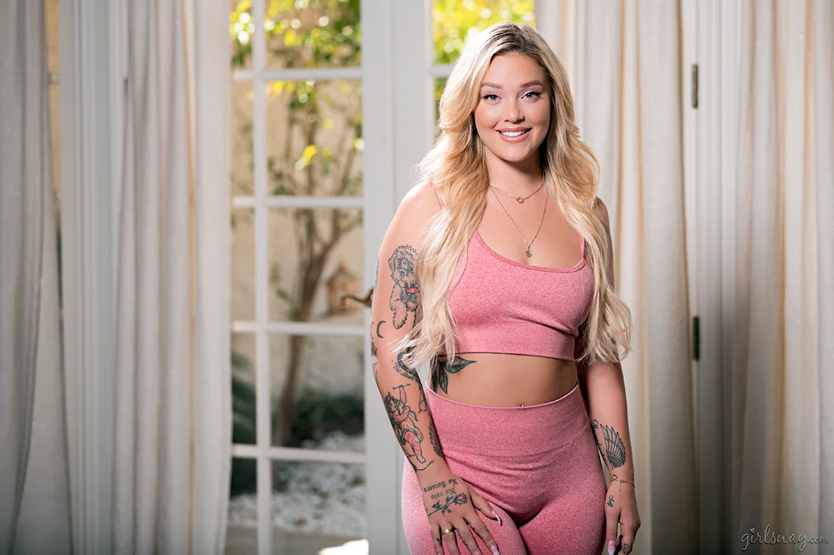 Kali Roses без макияжа
