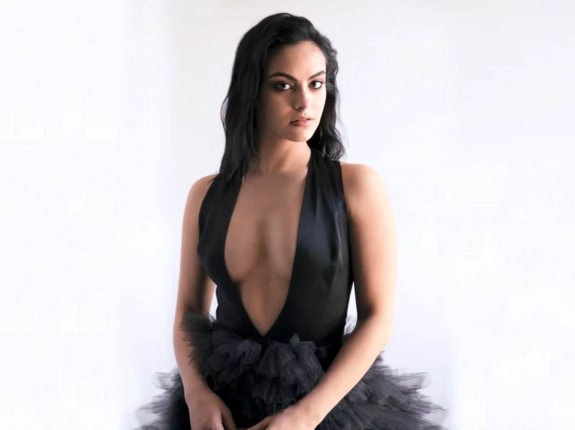 Камилла Мендес