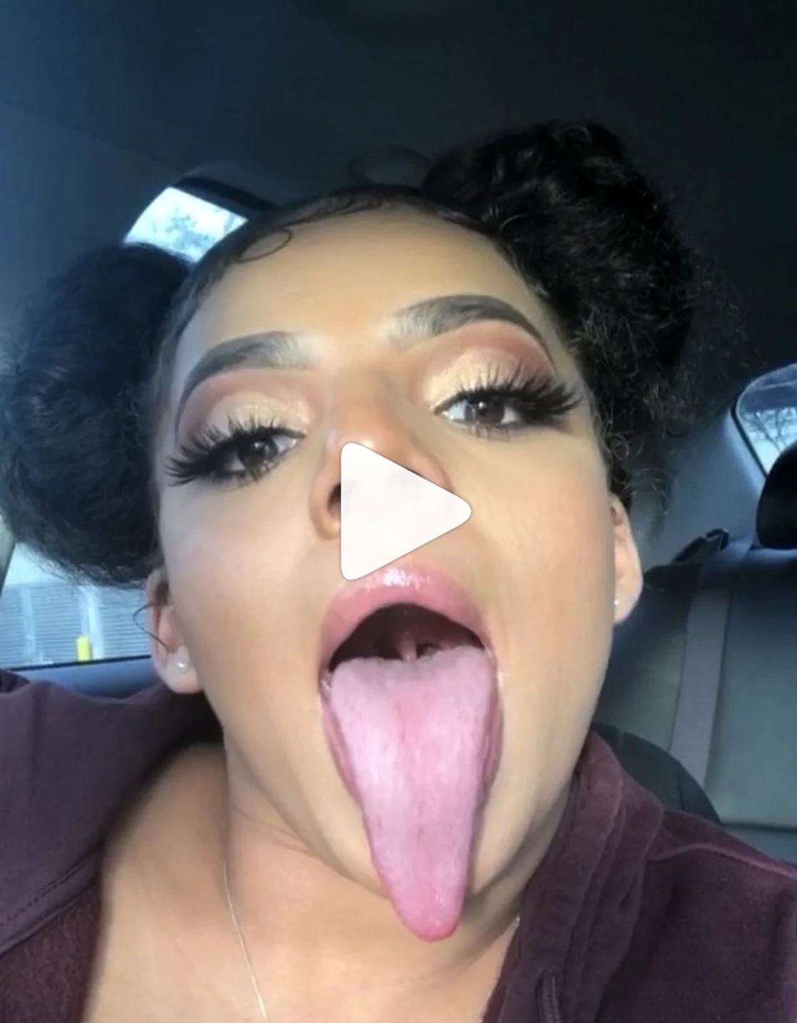 Карди би tongue