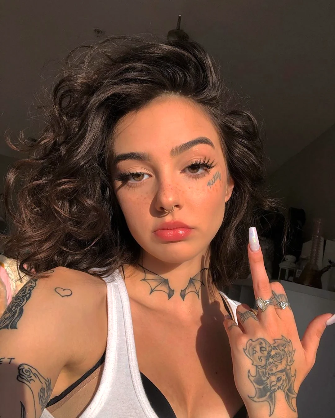Keaton Belle слив
