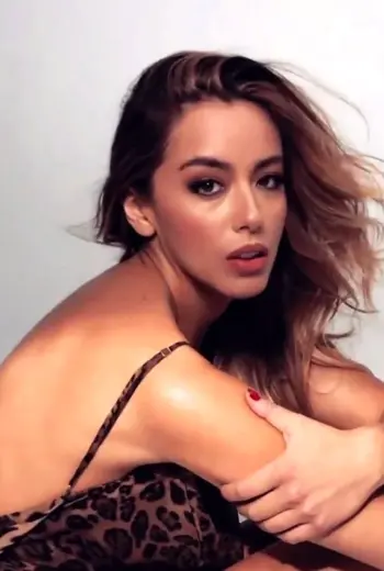Хлоя Беннет hot