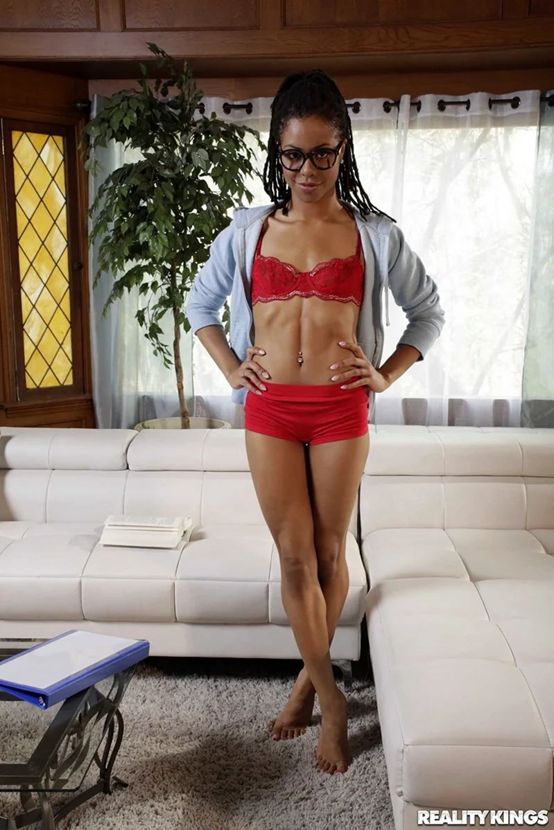 Kira Noir 3