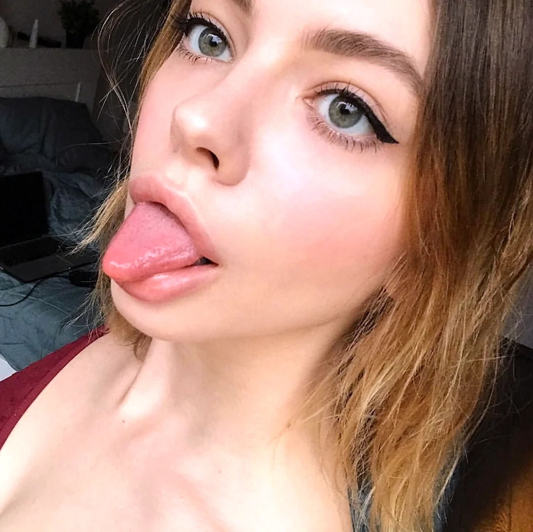 Kira Rausch губы