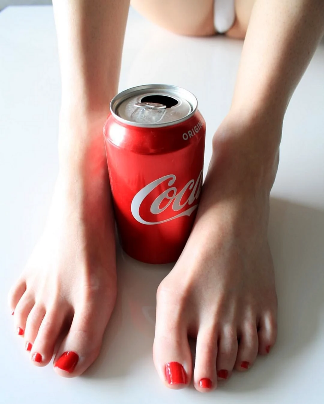 Кока feet