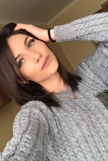 Красивые девушки дома