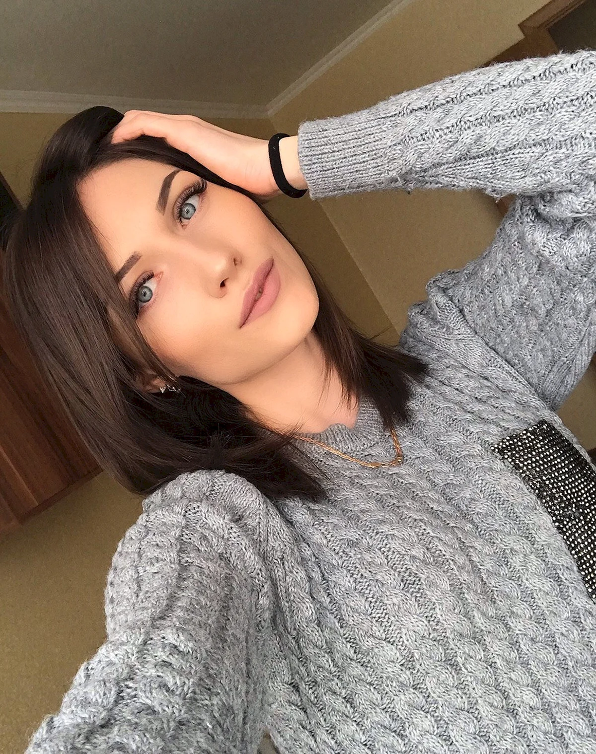 Красивые девушки дома