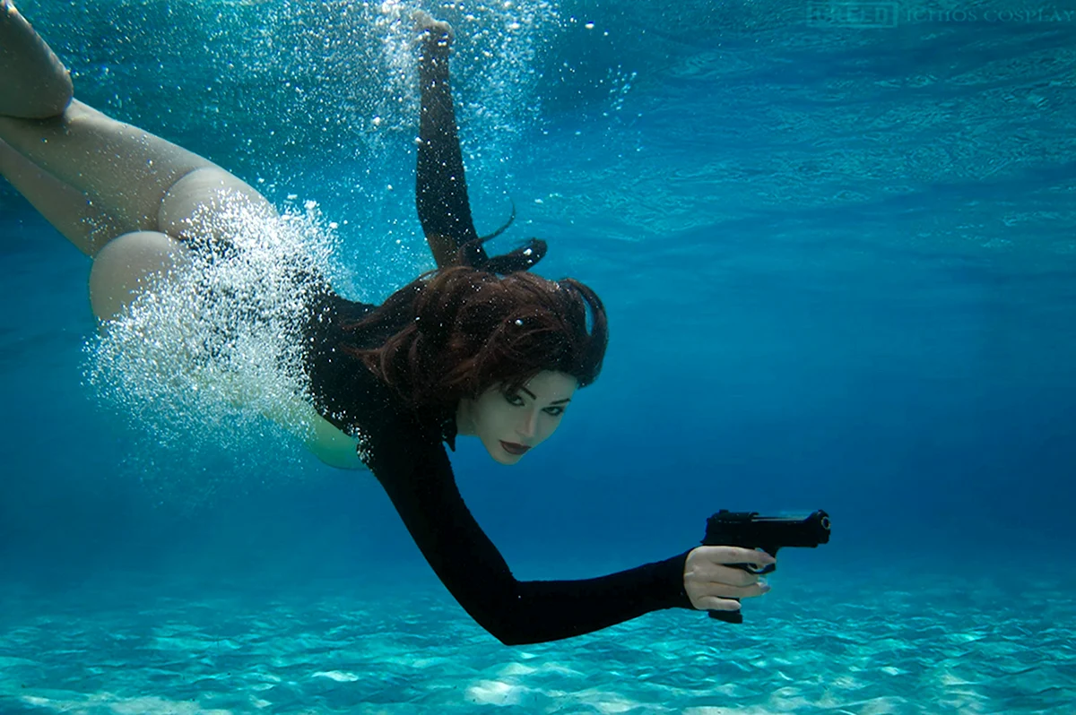 Лара Крофт Underwater