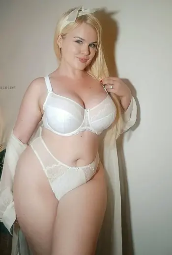 Лили Люкс модель плюс сайз