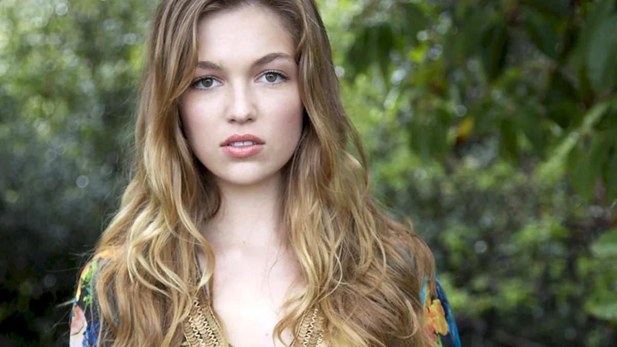 Lili Simmons