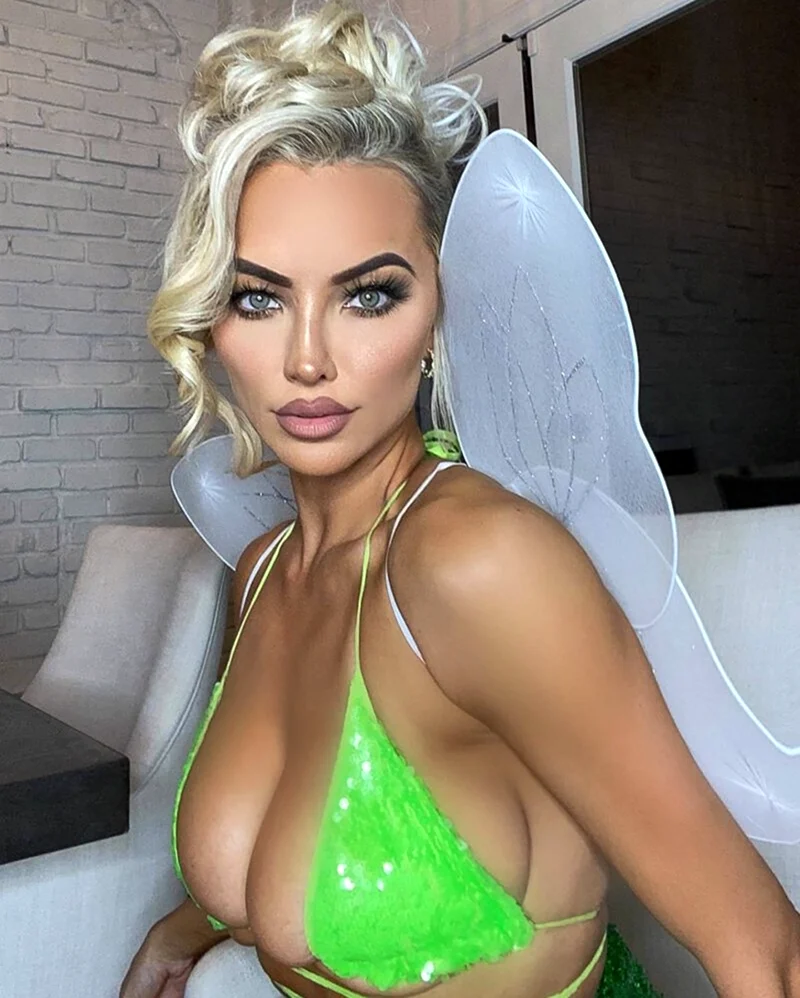 Линдси Пелас голые сиськи
