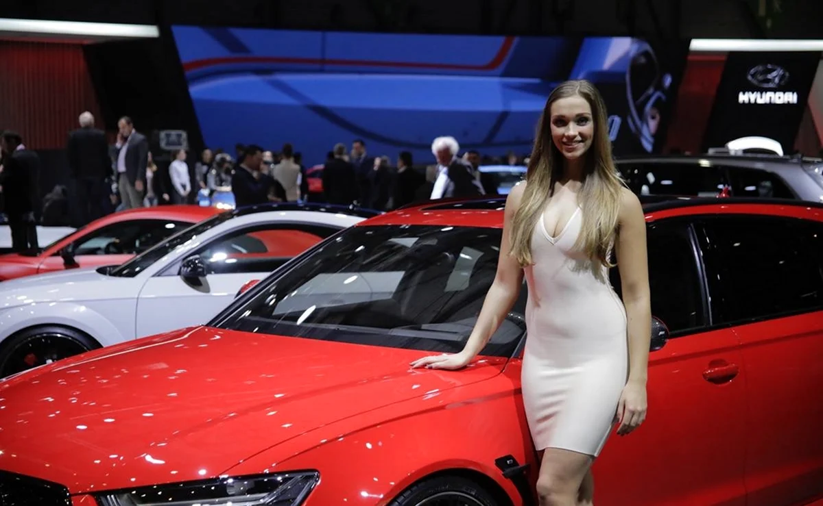 Лучшие девушки автосалонов
