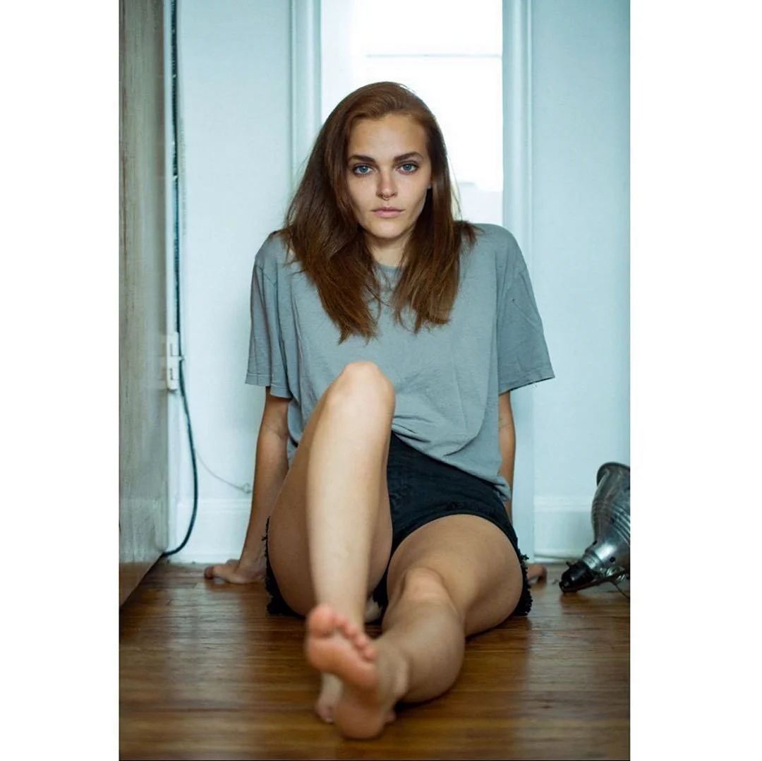 Madeline Brewer hot