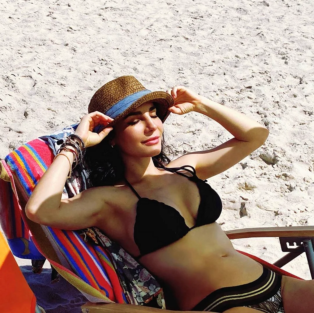 Martha Higareda в купальнике