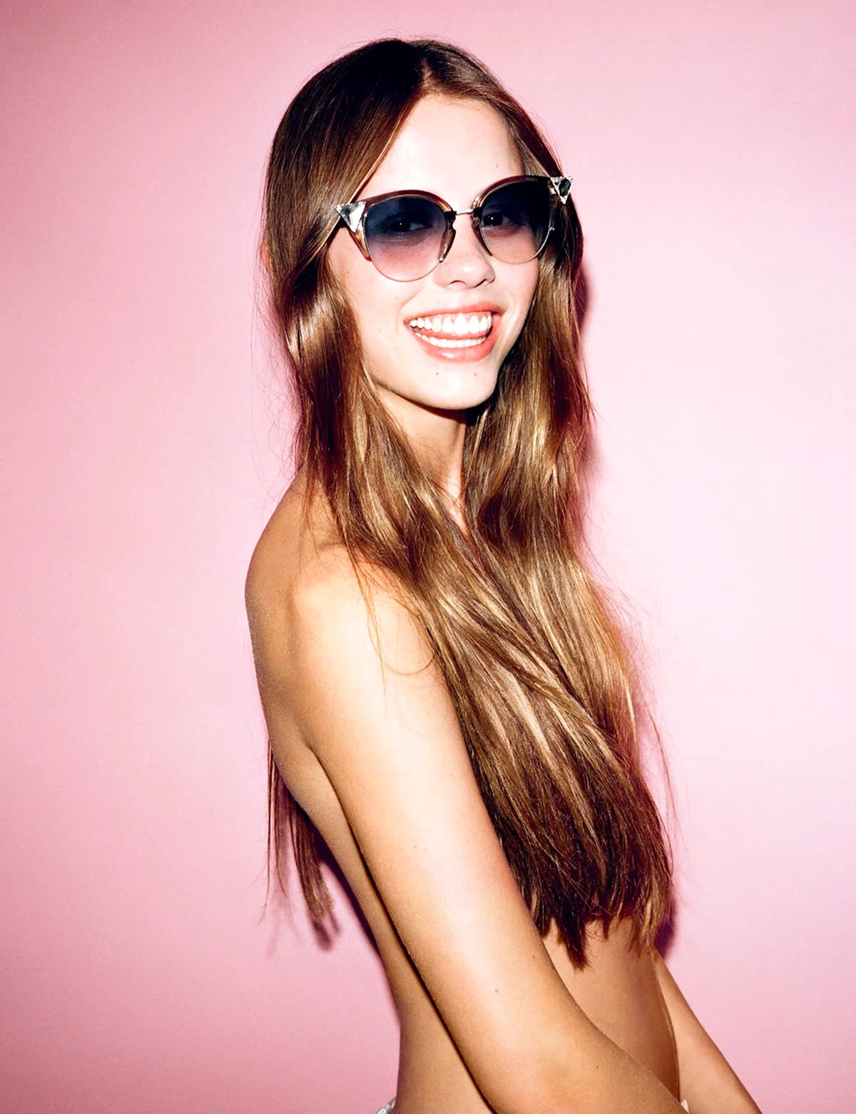 Mia goth