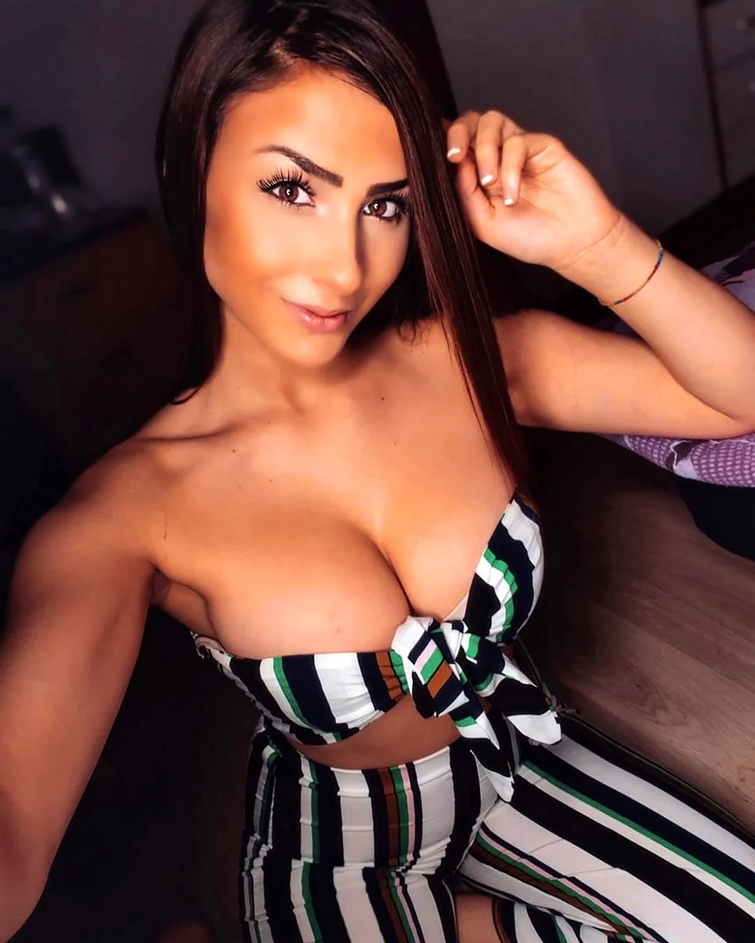 Miss vazzzle в очках
