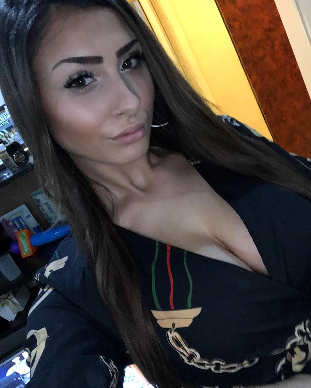 Miss vazzzle в очках