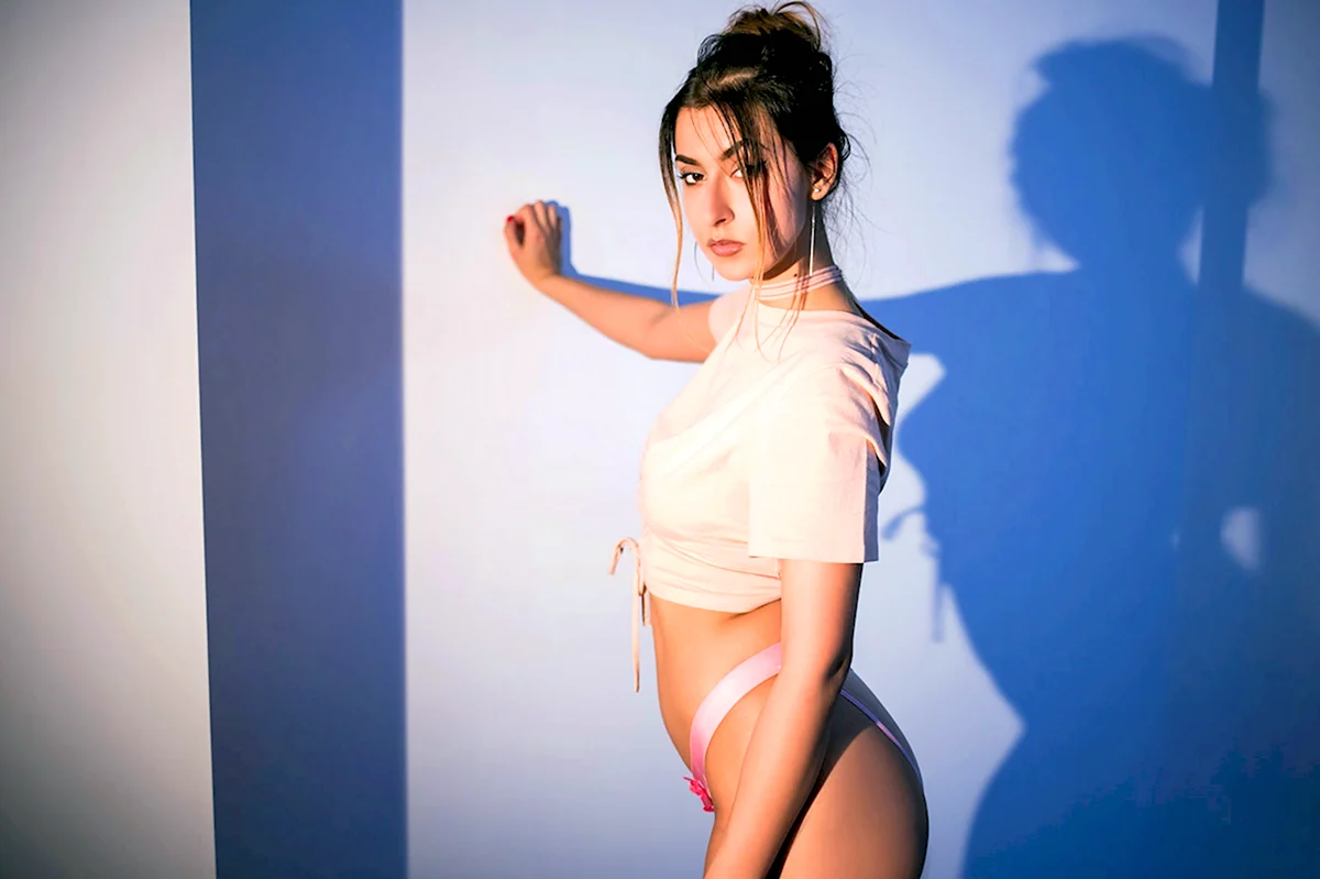 Модель Lara masier