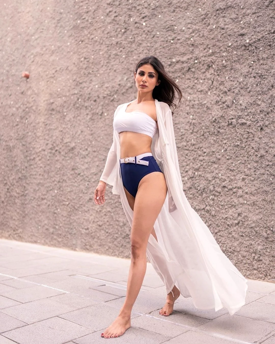 Mouni Roy hot foto