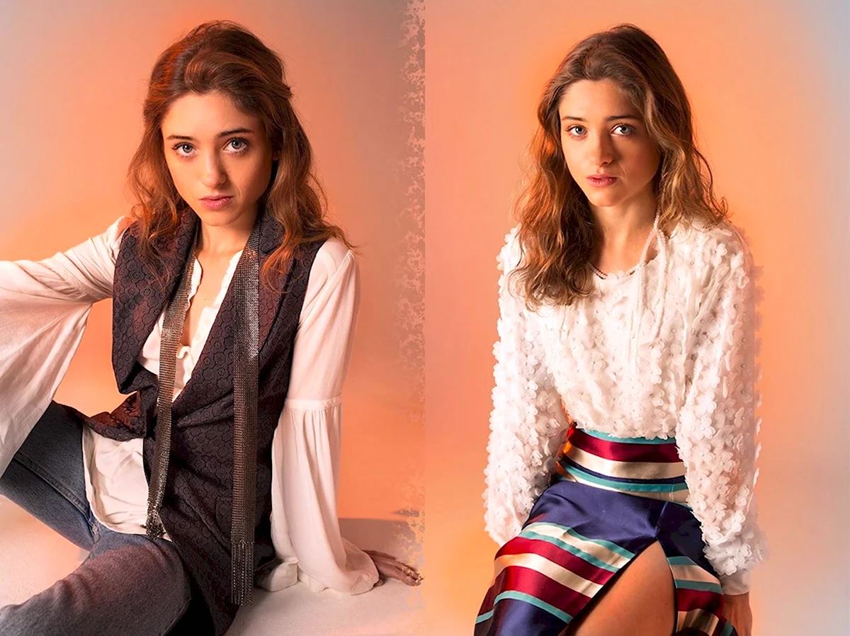 Natalia Dyer на пляже