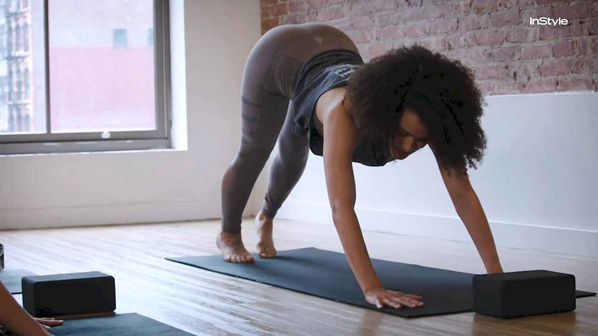 Nathalie Emmanuel ёга