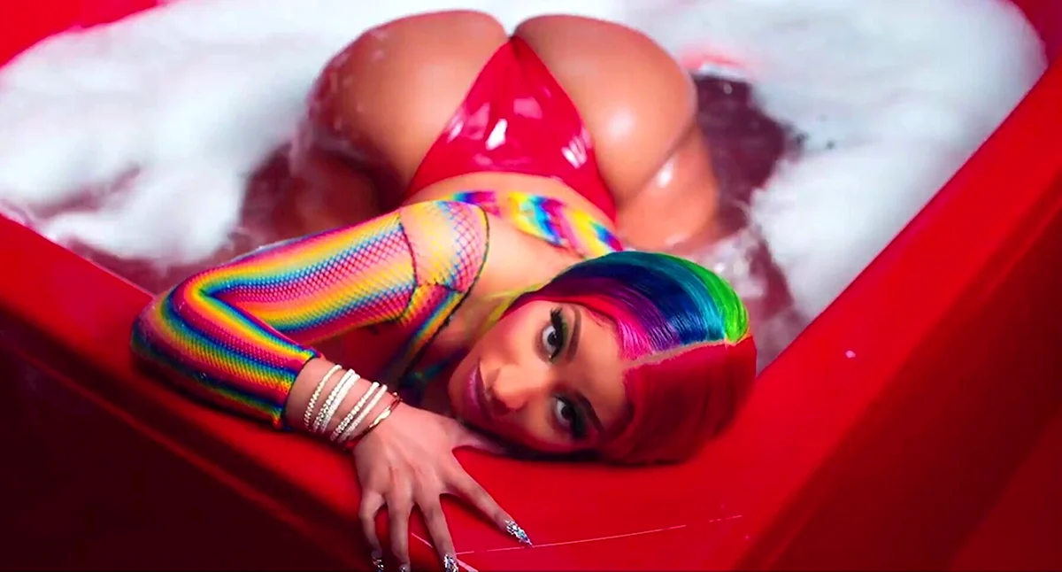 Nicki Minaj грудь 2020