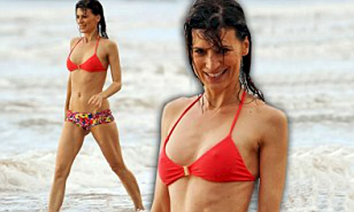 Perrey Reeves хот