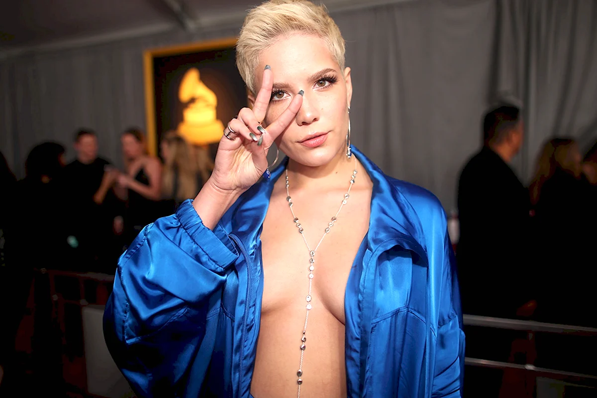 Певица Halsey плейбой