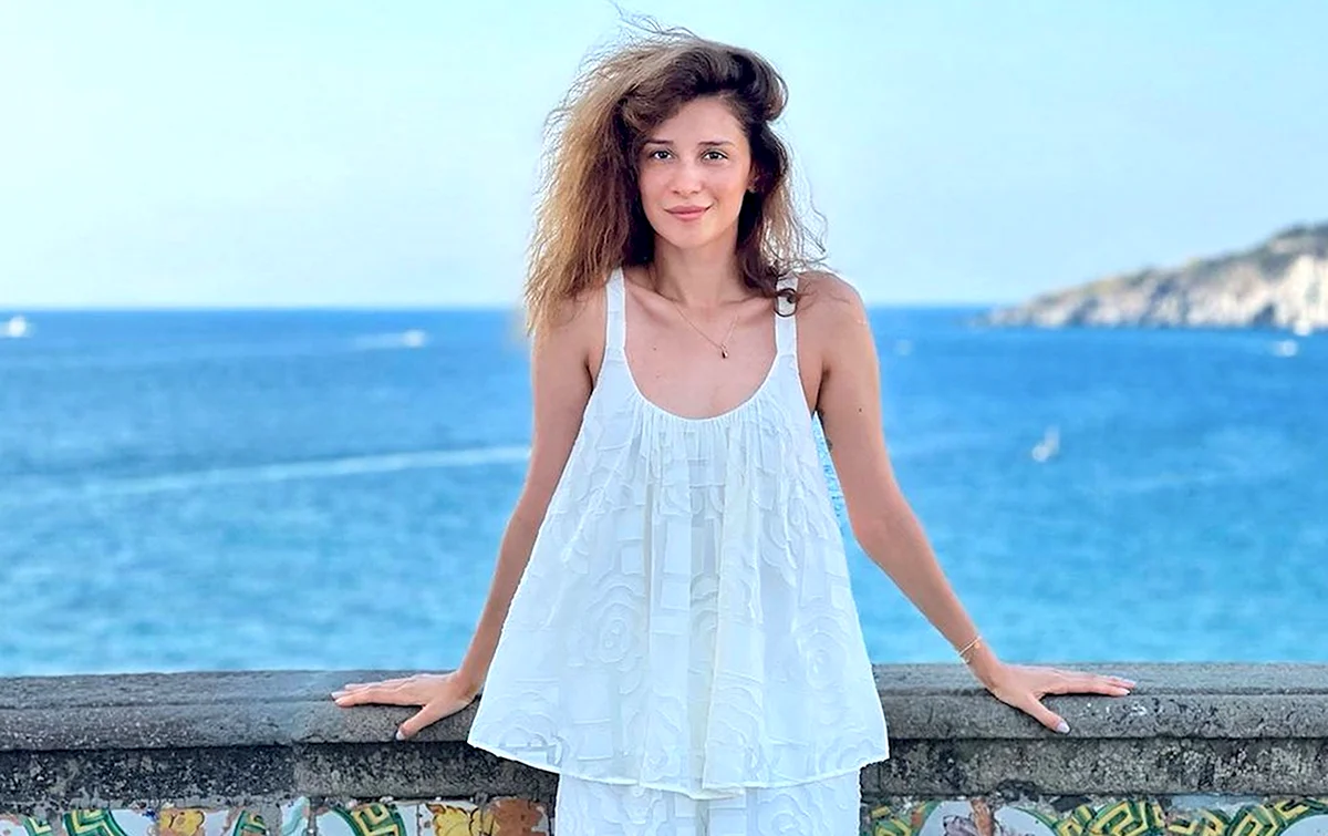Равшана Куркова 2022