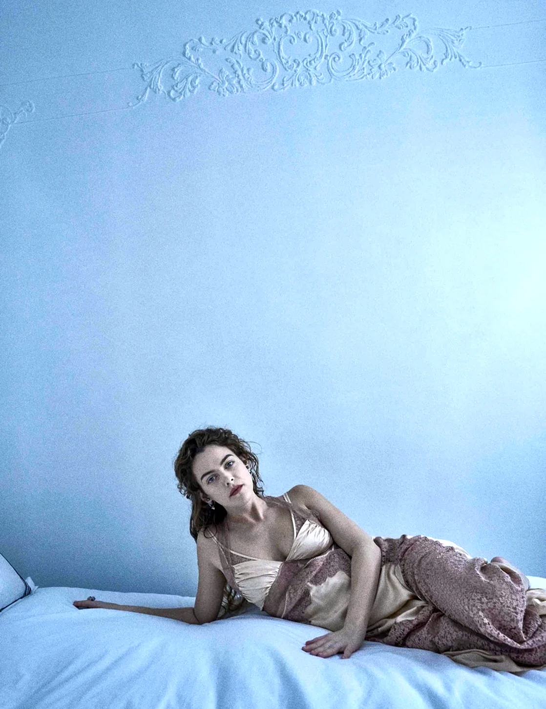 Riley Keough flaunt