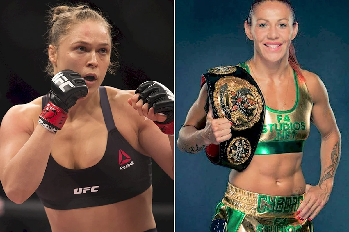 Ронда Роузи с поясом UFC
