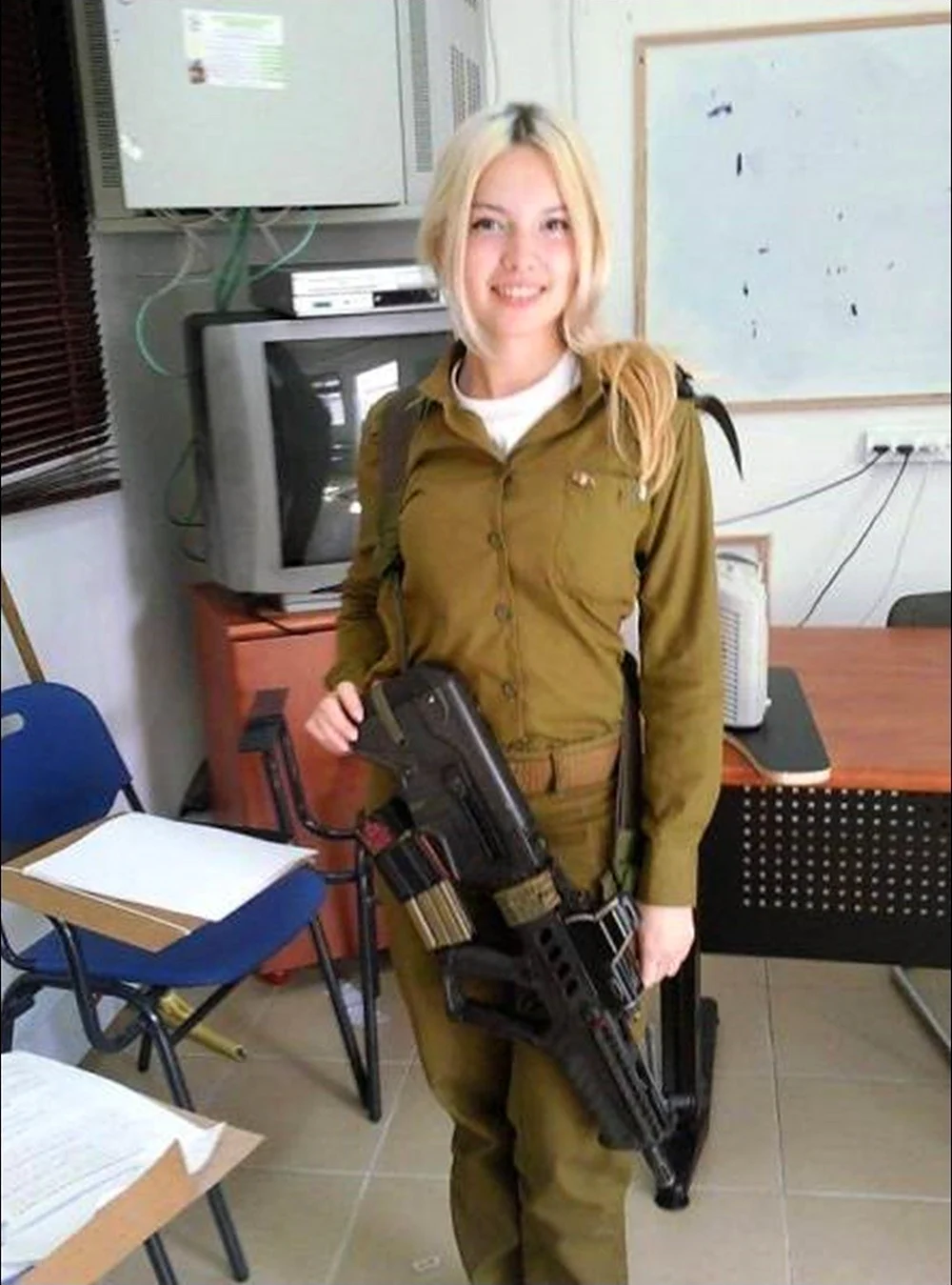 Самые красивые девушки в армии