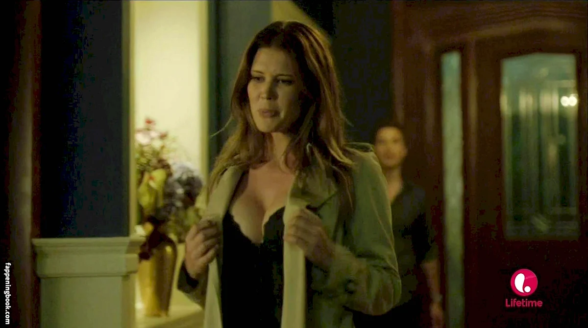 Сара Ланкастер Sarah Lancaster ню