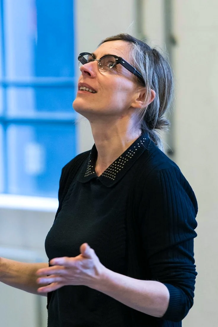 Saskia Reeves
