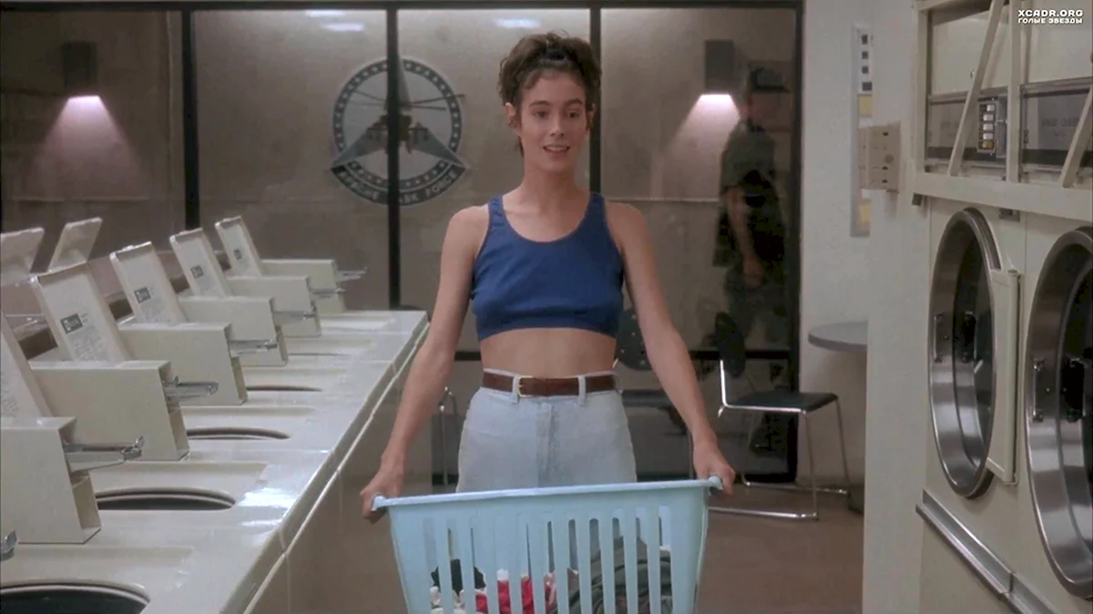 Sean young сосочки