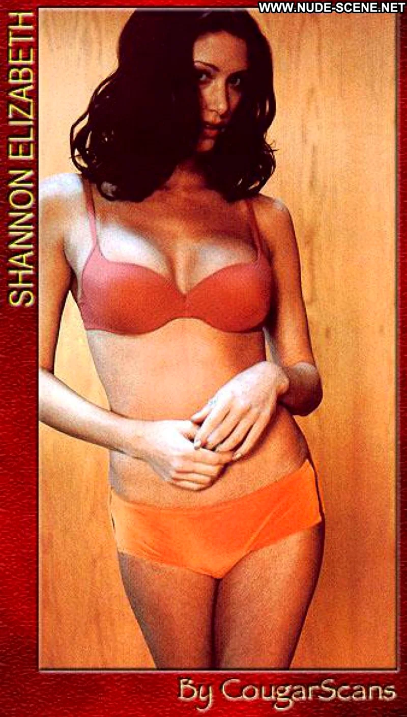 Shannon Elizabeth грудь